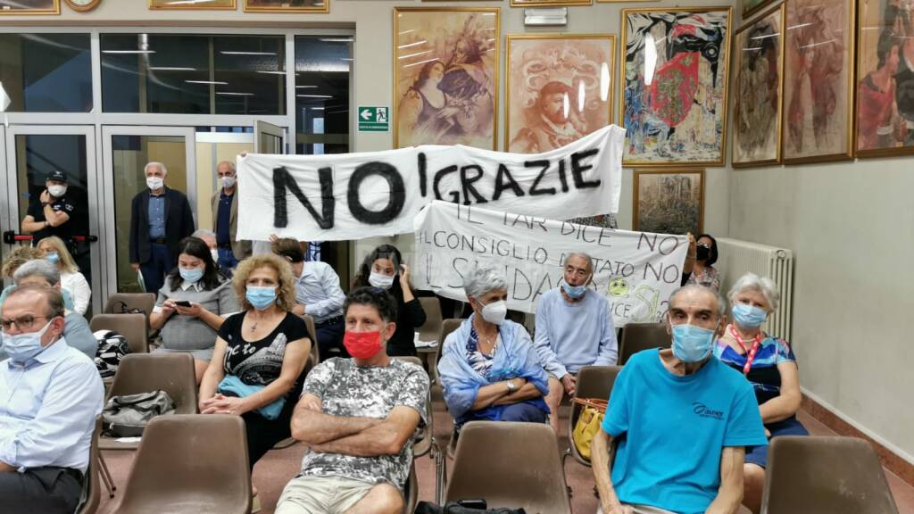 Ventimiglia, passa la pratica della Coop. Bufera sulla maggioranza: la Lega si autosospende