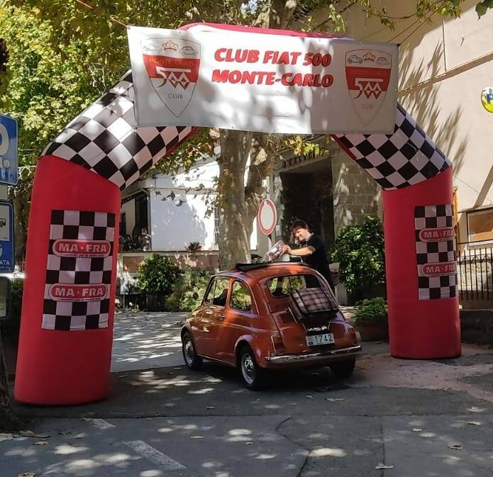 15 equipaggi alla “passeggiata di fine estate” delle Fiat 500 storiche da Monaco a Rocchetta Nervina