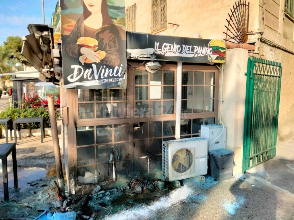 Arma di Taggia, l’incendiario colpisce ancora? Attentato ad un bar del lungomare