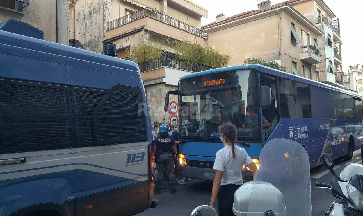 Derby di Coppa tra Imperia e Sanremese, tifoserie incandescenti: polizia evita lo scontro