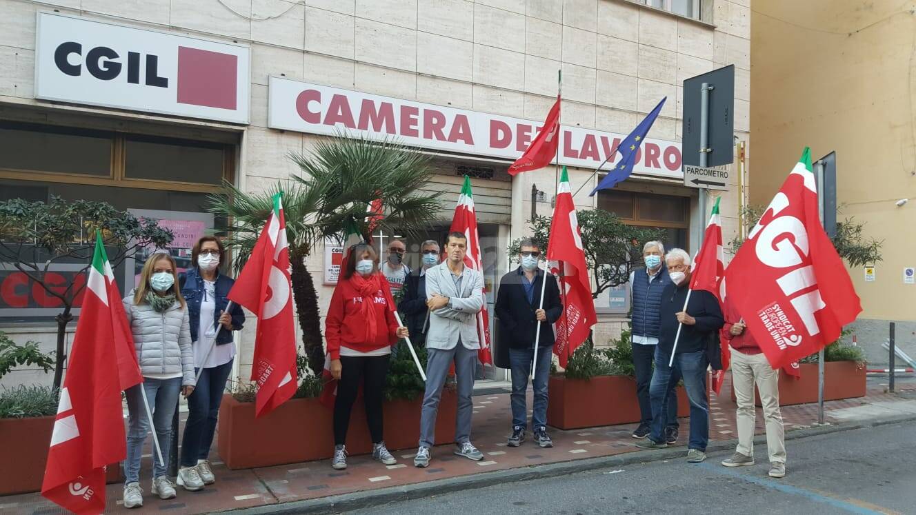 Presidio alla Camera del lavoro della Cgil di Imperia