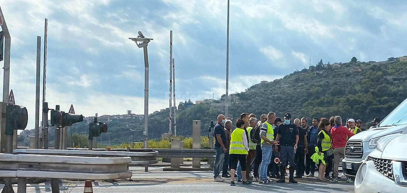 protesta ventimiglia autostrada