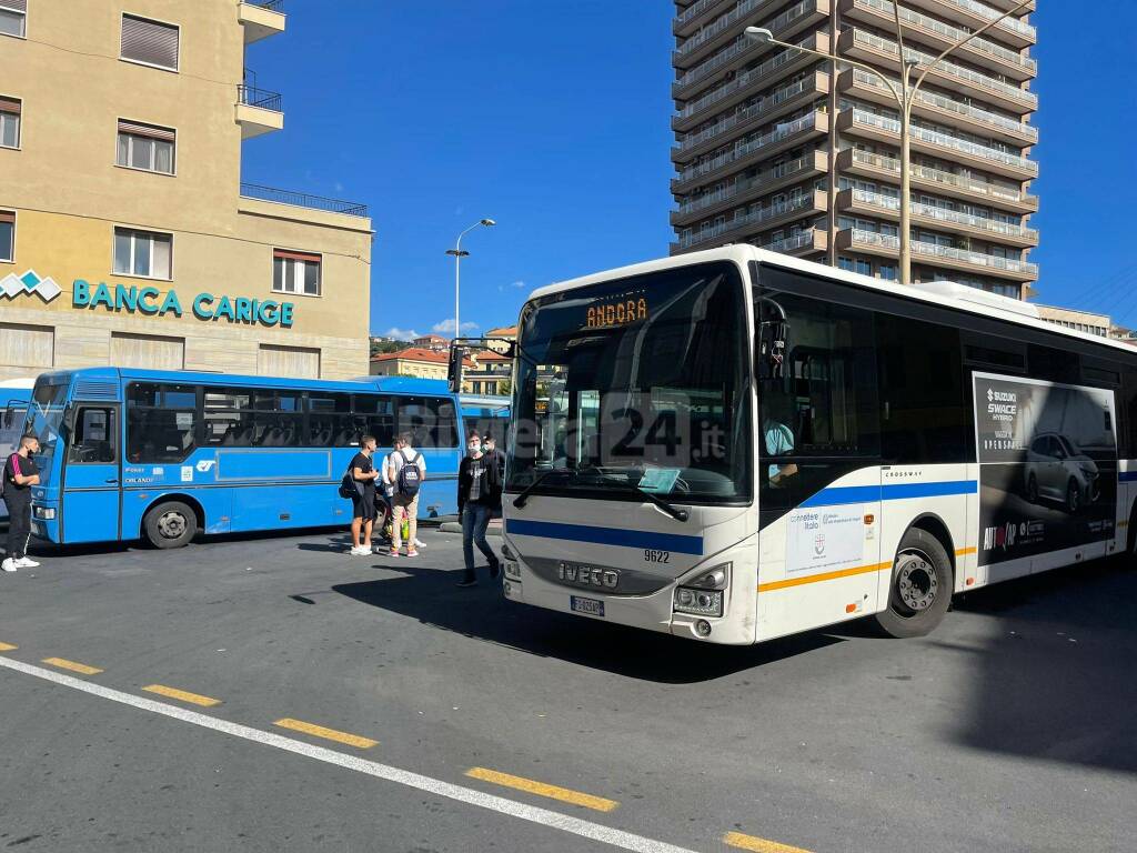 Riviera Trasporti, ragazza accusa malore su un autobus senza aria condizionata