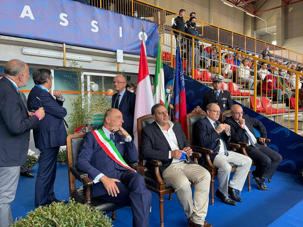 Sport, il presidente Toti insieme al principe Alberto di Monaco ai mondiali di bocce ad Alassio