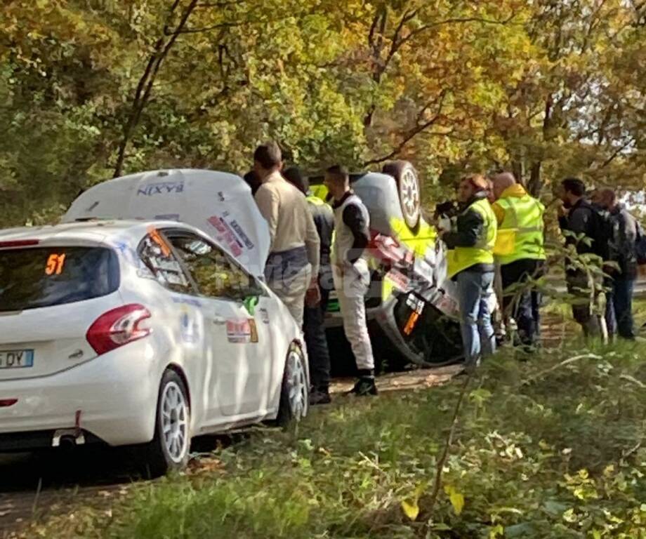 Auto ribaltata alla 10^ Ronde Valli Imperiesi, annullato il secondo passaggio