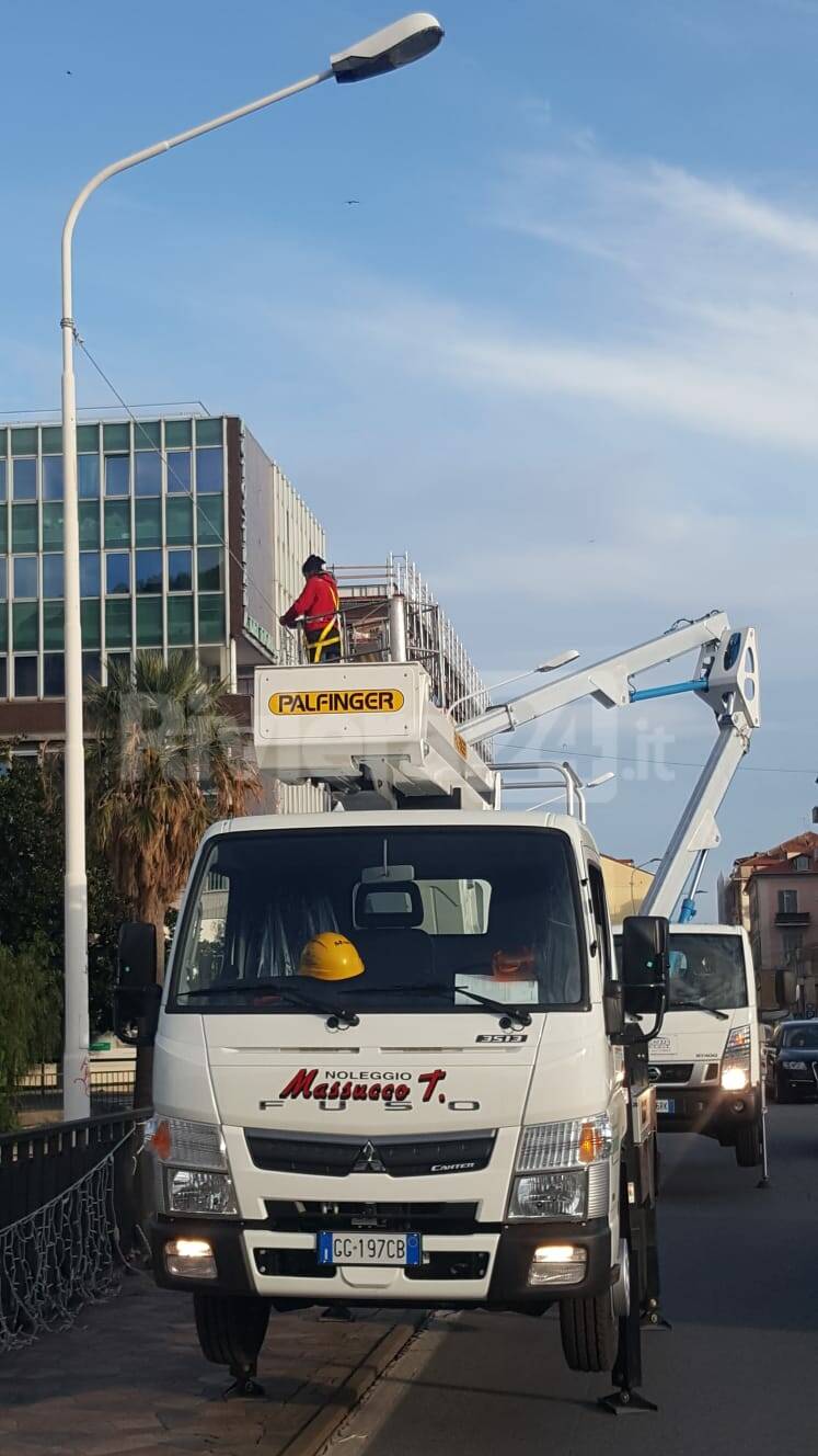 Imperia, arriva l’atmosfera natalizia con le prime luminarie