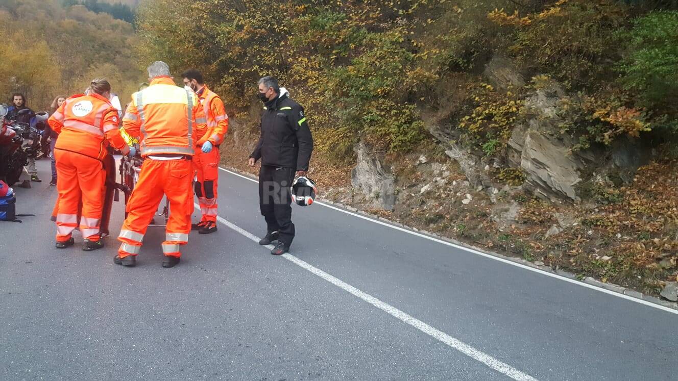 Schianto sulla SS 28 del Nava, motociclista ferito