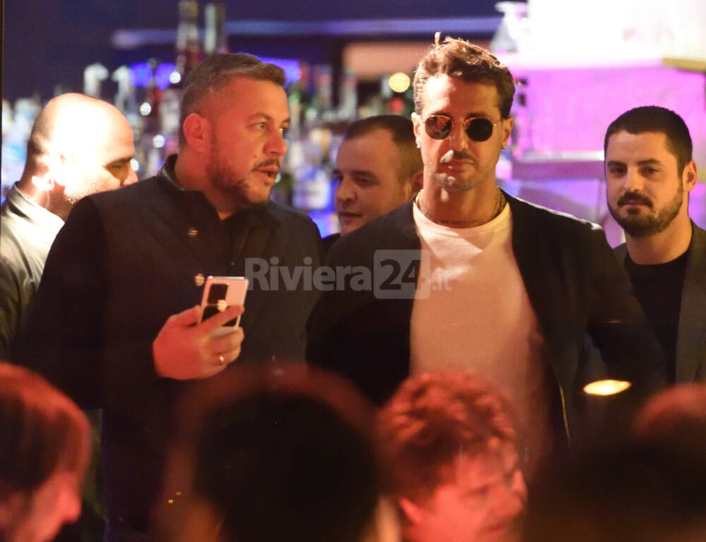 Fabrizio Corona, serata nella movida di Sanremo