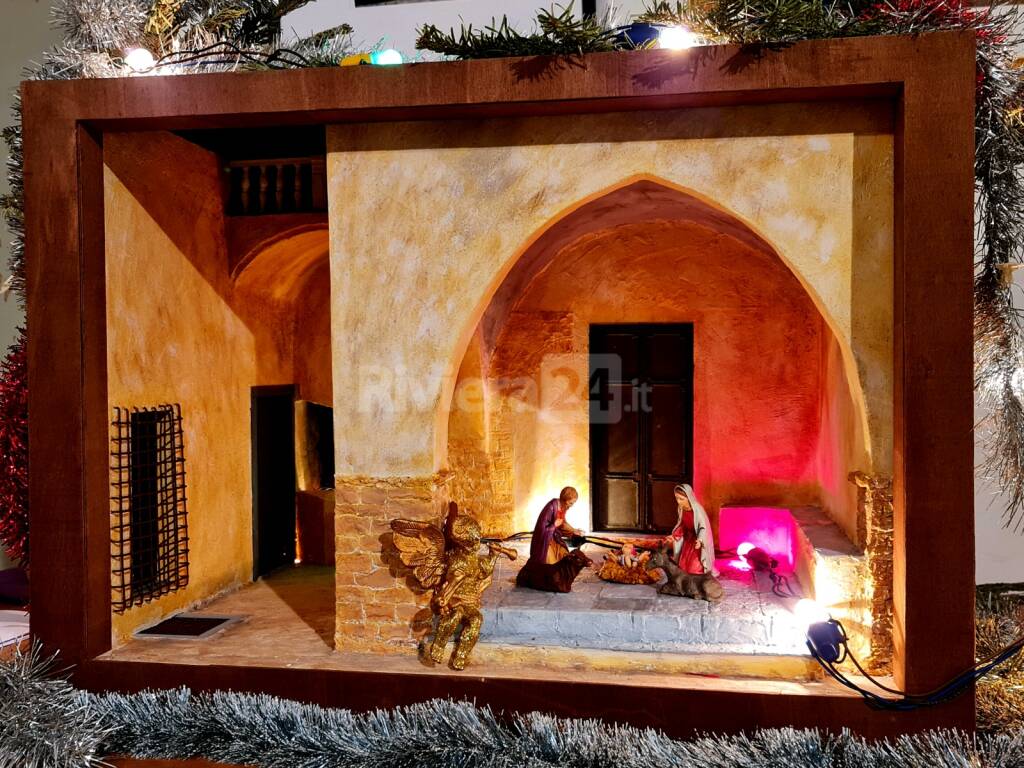 Inaugurato un presepe-diorama ambientato in Piazza Pagliari dal Circolo Parasio