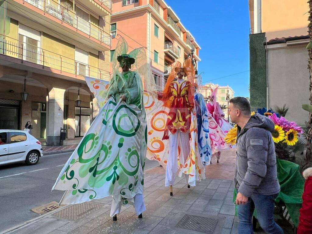 Divertimento, colori e spettacolo alla manifestazione &#8220;Carnevale in masche&#8230;rina&#8221; di Bordighera