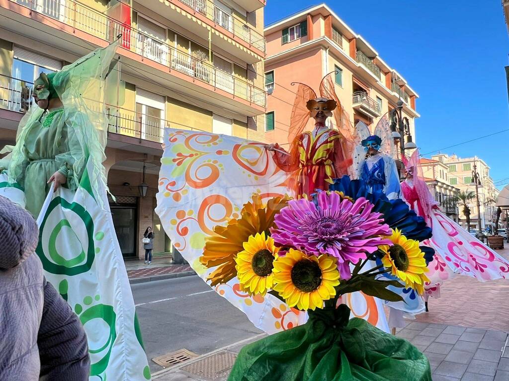 Divertimento, colori e spettacolo alla manifestazione &#8220;Carnevale in masche&#8230;rina&#8221; di Bordighera