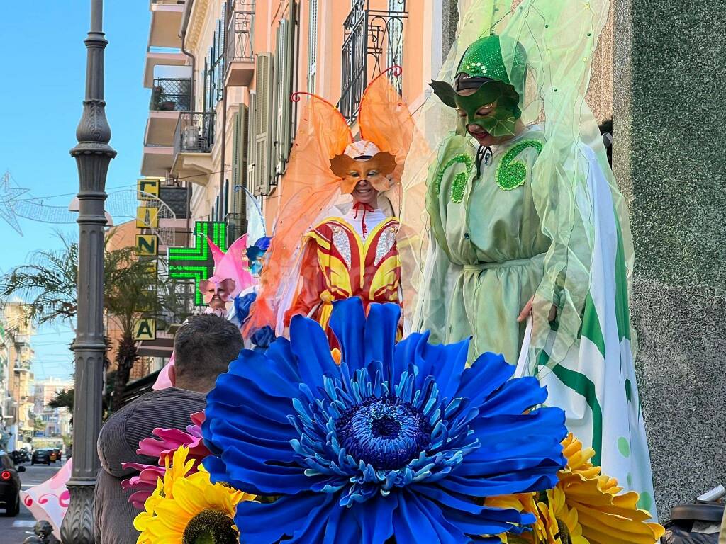 Divertimento, colori e spettacolo alla manifestazione "Carnevale in masche...rina" di Bordighera