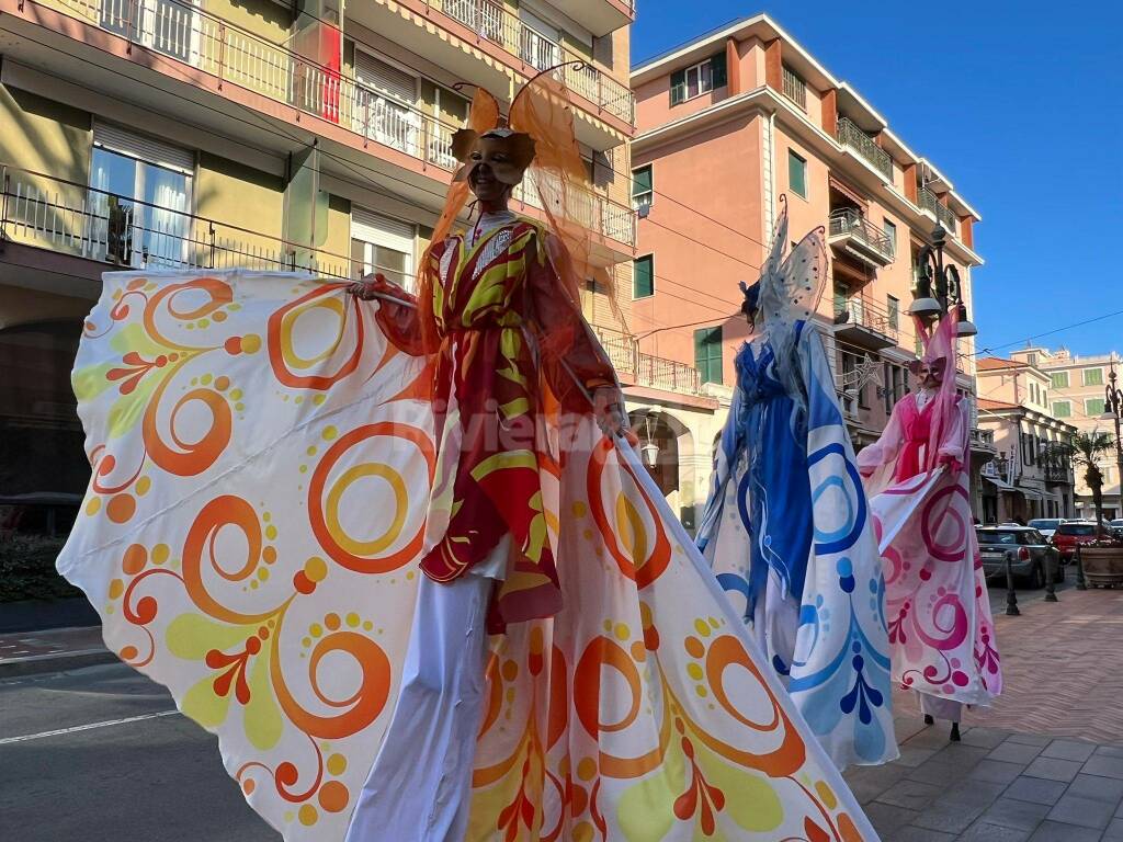 Divertimento, colori e spettacolo alla manifestazione &#8220;Carnevale in masche&#8230;rina&#8221; di Bordighera