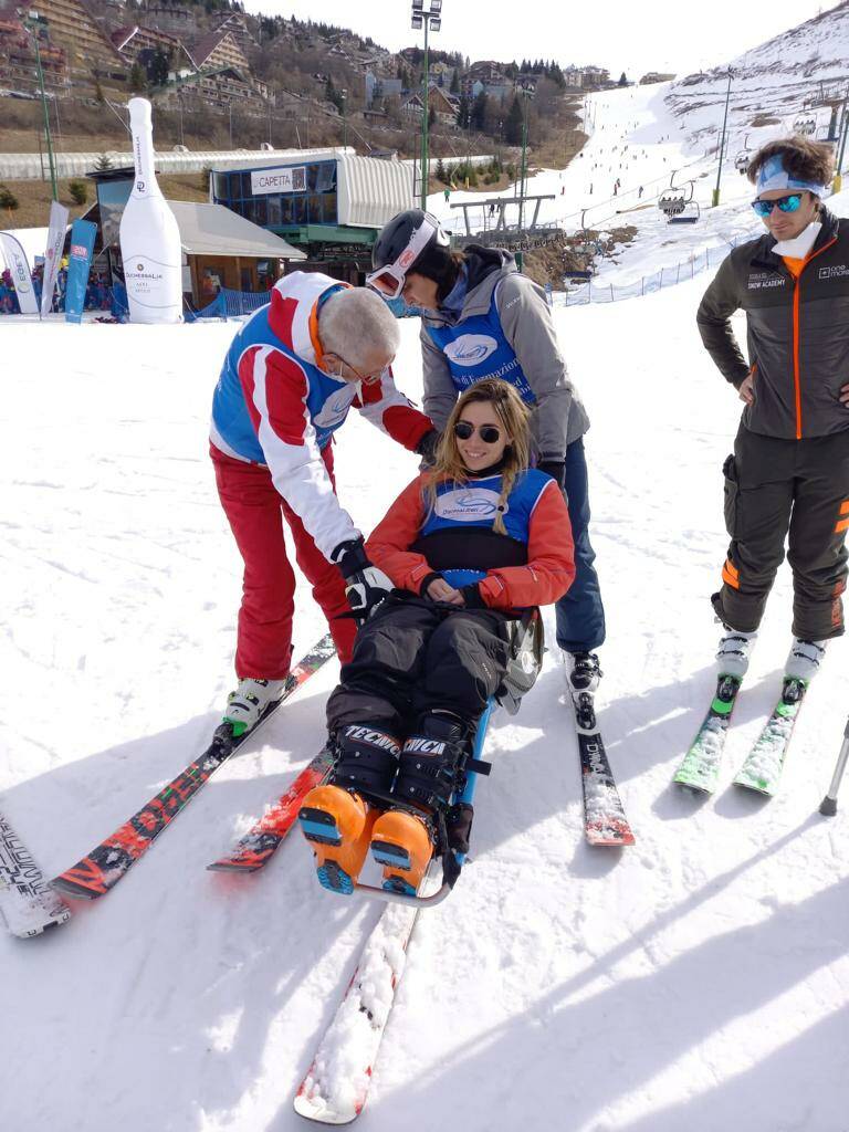 Prato Nevoso, concluso il corso: nuove guide per non vedenti e assistenti alle persone con disabilità sugli sci