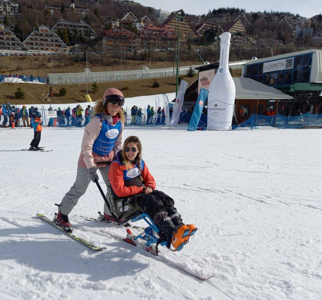 Prato Nevoso, concluso il corso: nuove guide per non vedenti e assistenti alle persone con disabilità sugli sci