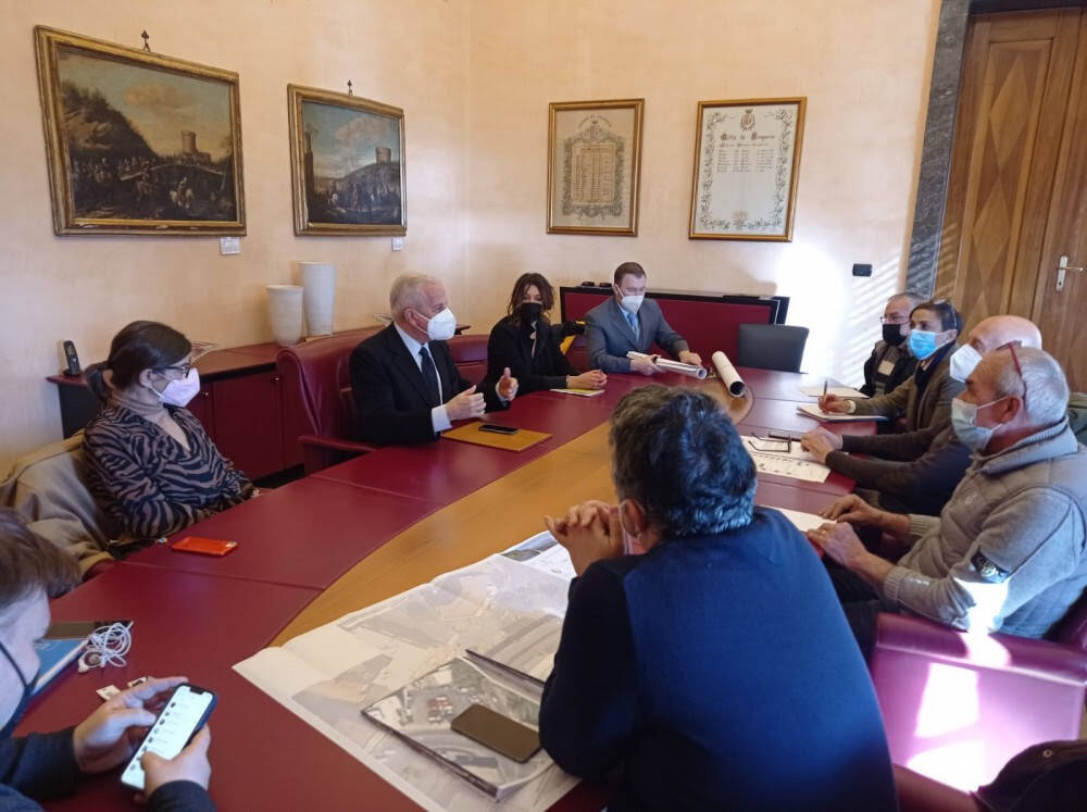 Incontro su pista ciclabile a Imperia