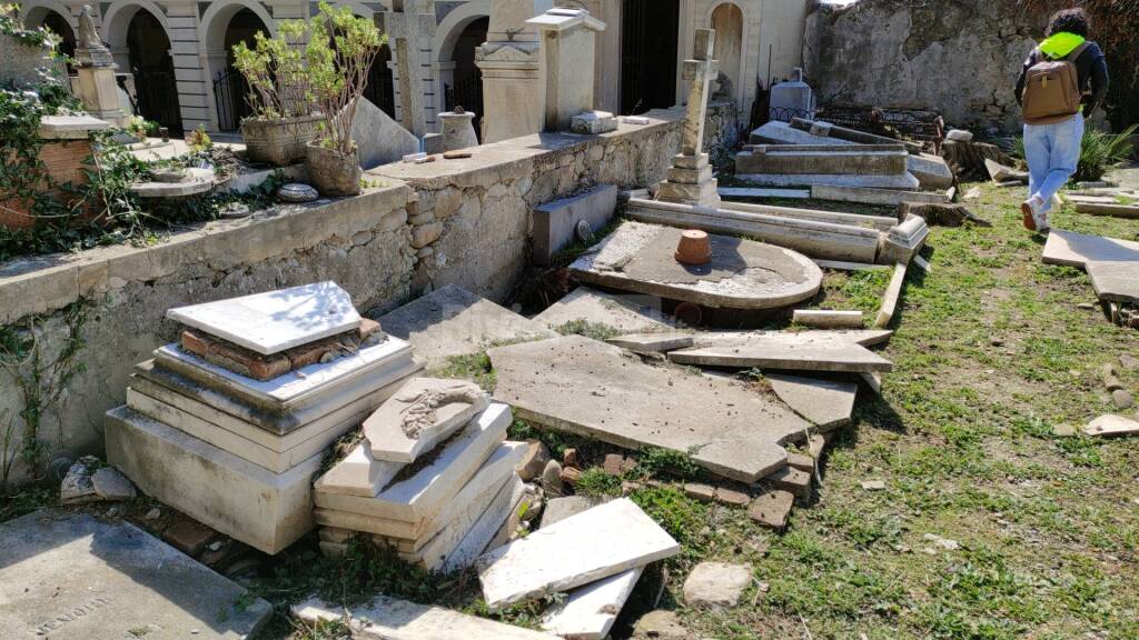 “Adotta una tomba”, l’ultima speranza di salvare il monumentale dal degrado