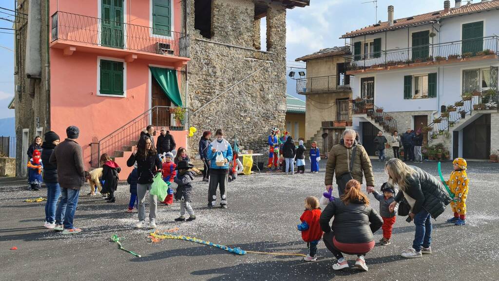 Quando i paesi tornano a riempirsi di bambini: festa di carnevale a Cosio d’Arroscia