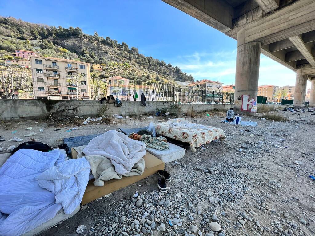 migranti ventimiglia accampamento roverino