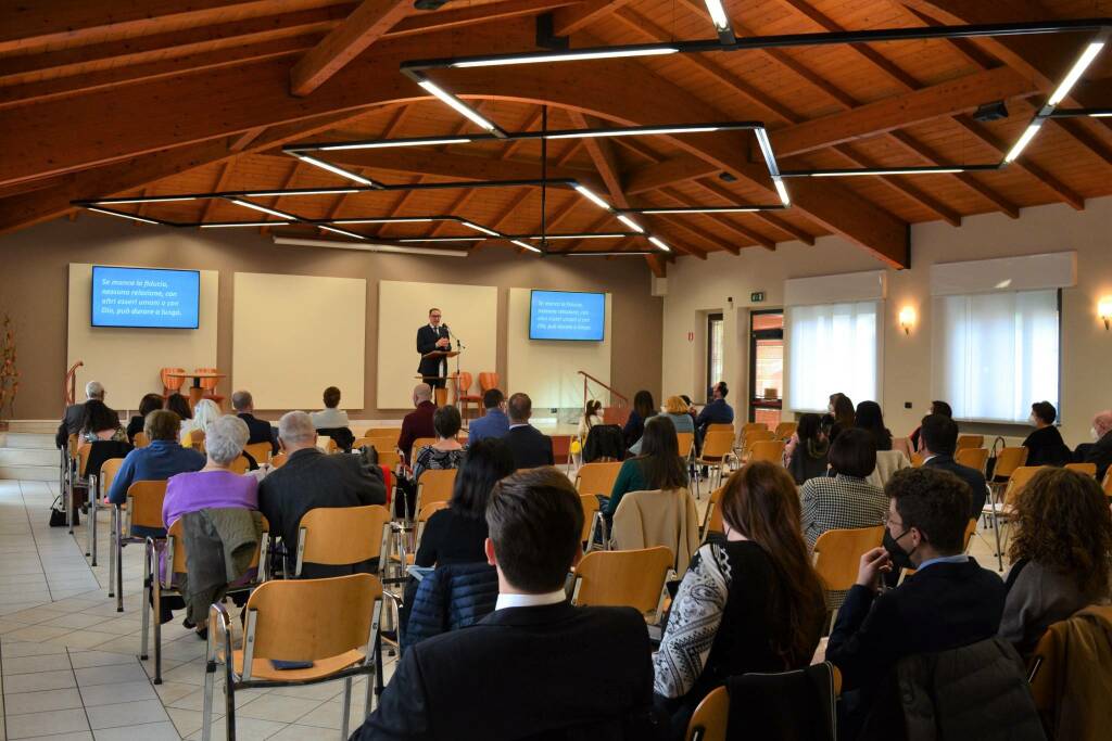 “Finalmente insieme”, dopo due anni di pandemia i Testimoni di Geova della Liguria tornano alle riunioni in presenza