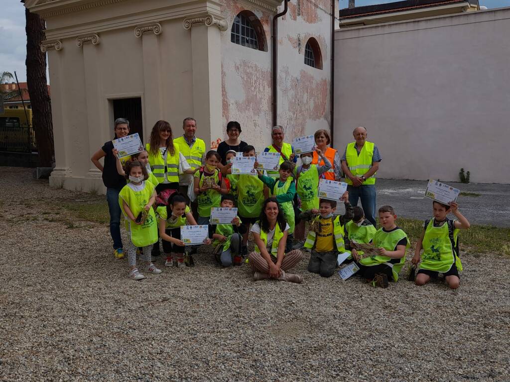 Diano Marina, consegna degli attestati agli scolari  per il progetto pedibus