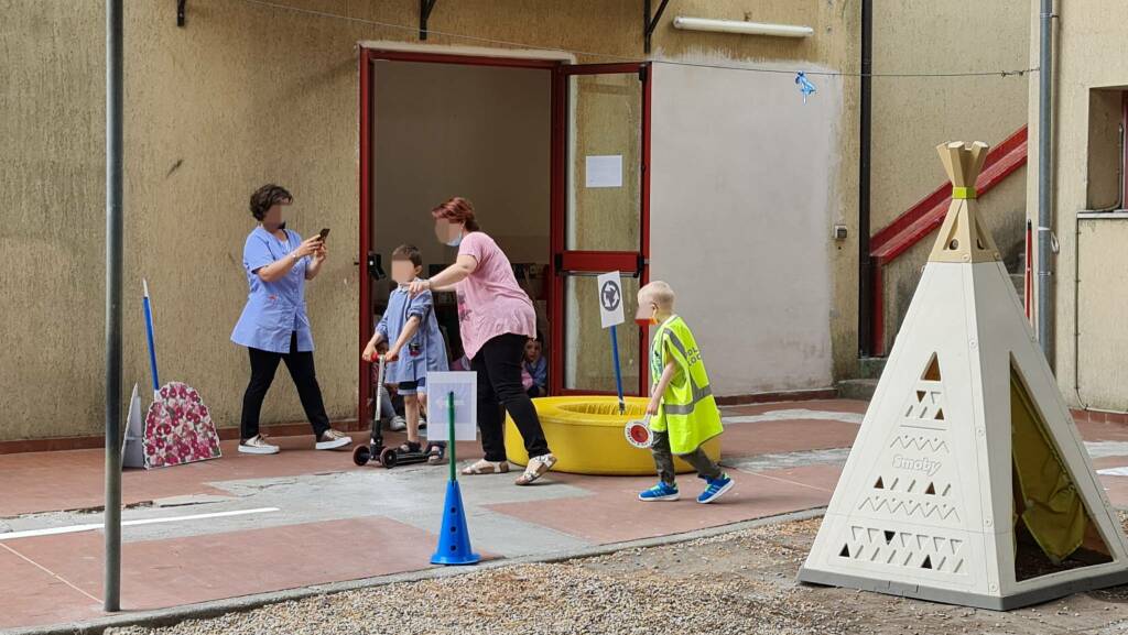 Scuola di educazione stradale con la polizia locale