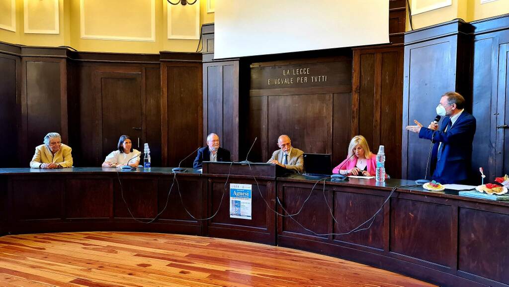 Tutti in biblioteca per la Agnesi: grande successo per la presentazione del libro sulla storia della famiglia scritto da Enzo Ferrari