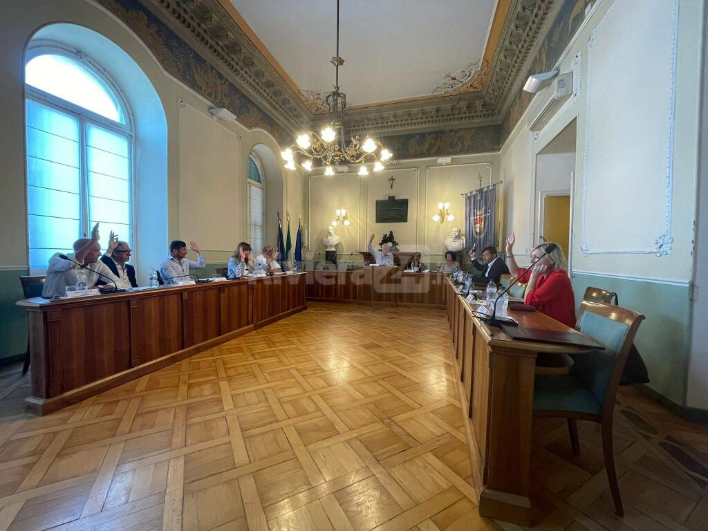 In consiglio provinciale le dimissioni di Dellerba. Presidente Scajola: «Vicenda allucinante»