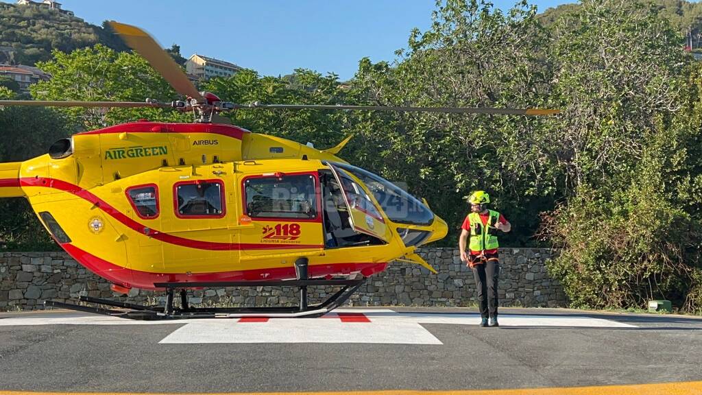 Frontale auto-moto tra Taggia e Badalucco, due feriti