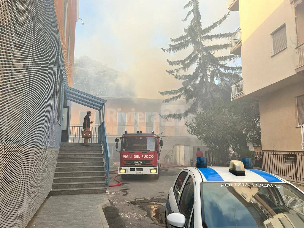 Incendio al nuovo asilo di via Napoli a Bordighera