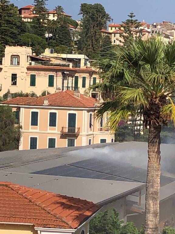 Incendio al nuovo asilo di via Napoli a Bordighera