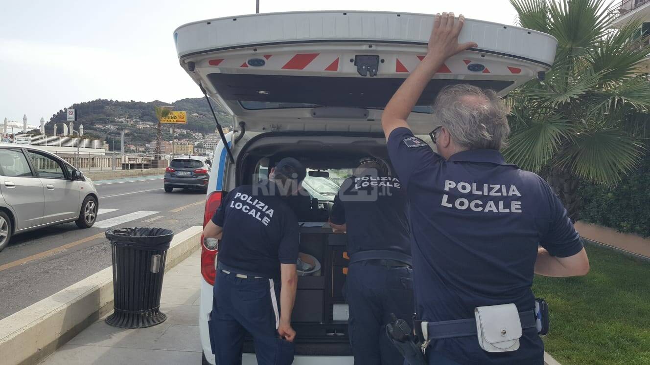 Scooter travolge pedone a Diano Marina