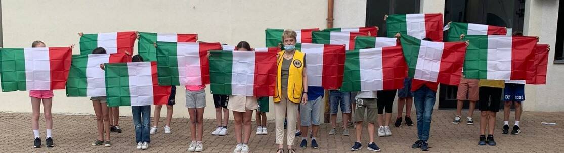 Il Lions Club Diano Marina dona bandiere tricolori e piante all’Istituto Comprensivo della città