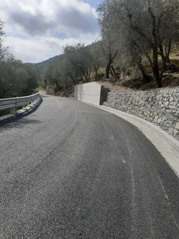 Pontedassio, dopo 20anni dalla frana riapre la strada per Villa Viani e Villa Guardia