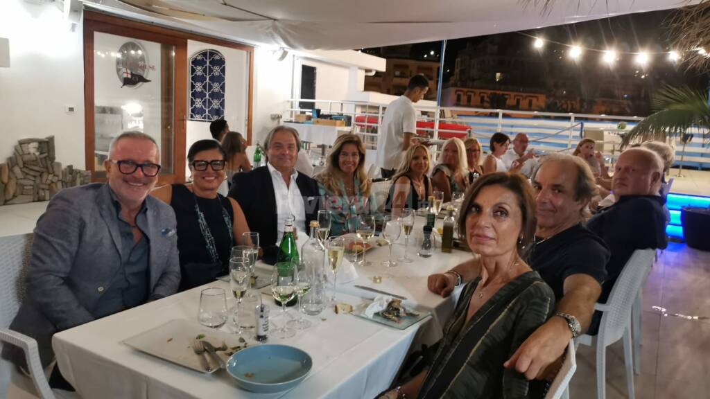 Per gli “Amici del moletto” serata conviviale e di ricordi estivi al circolo canottieri di Sanremo