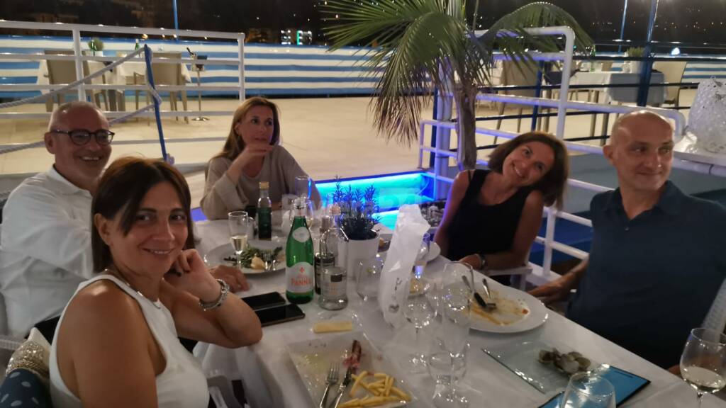 Per gli “Amici del moletto” serata conviviale e di ricordi estivi al circolo canottieri di Sanremo