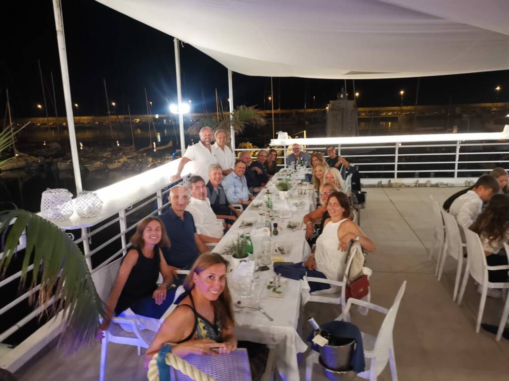 Per gli “Amici del moletto” serata conviviale e di ricordi estivi al circolo canottieri di Sanremo