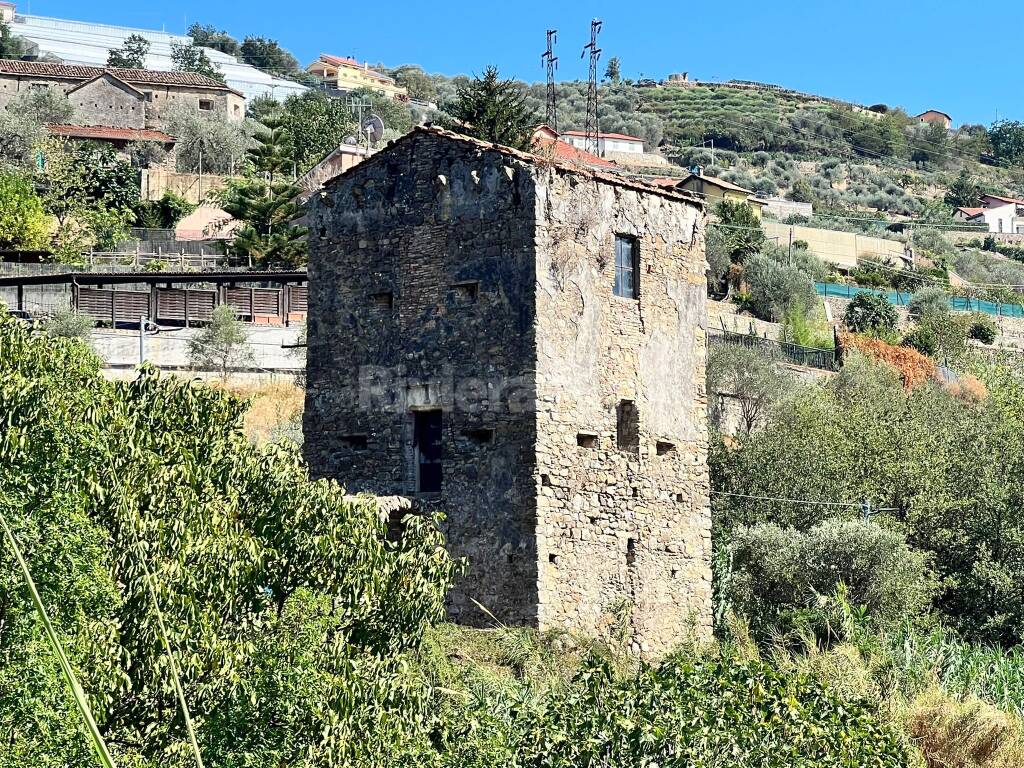 Vallecrosia, 300mila euro per la messa in sicurezza della torre saracena