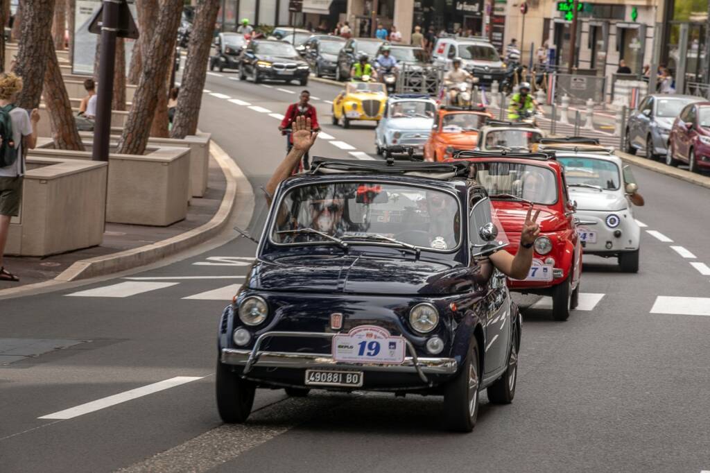 Nel Principato la 4° edizione della tradizionale passeggiata delle Fiat 500 storiche