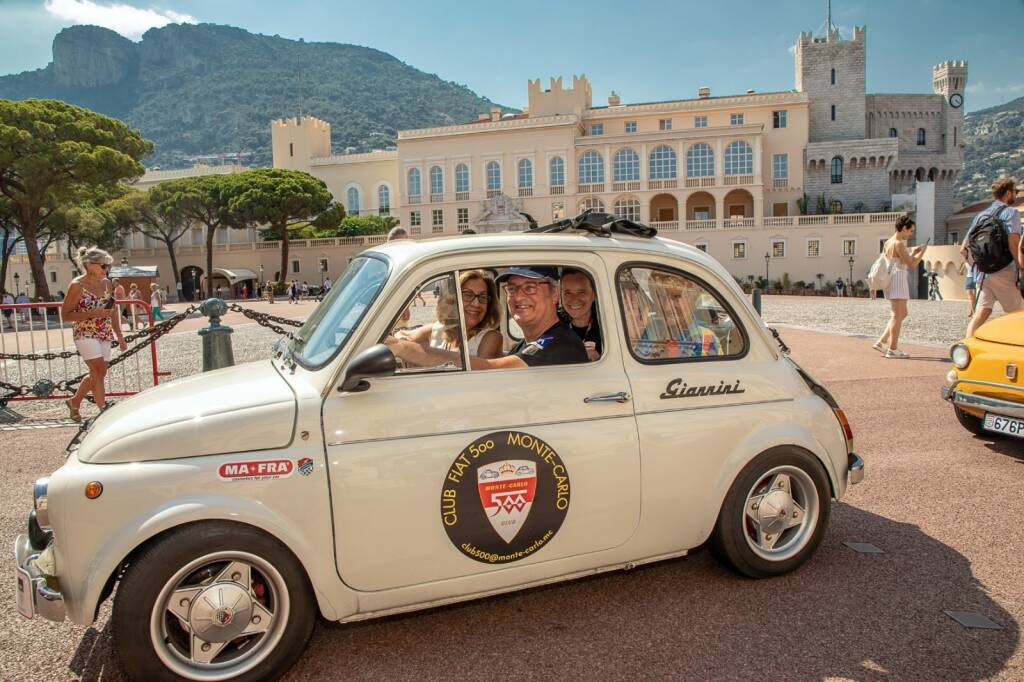 Nel Principato la 4° edizione della tradizionale passeggiata delle Fiat 500 storiche