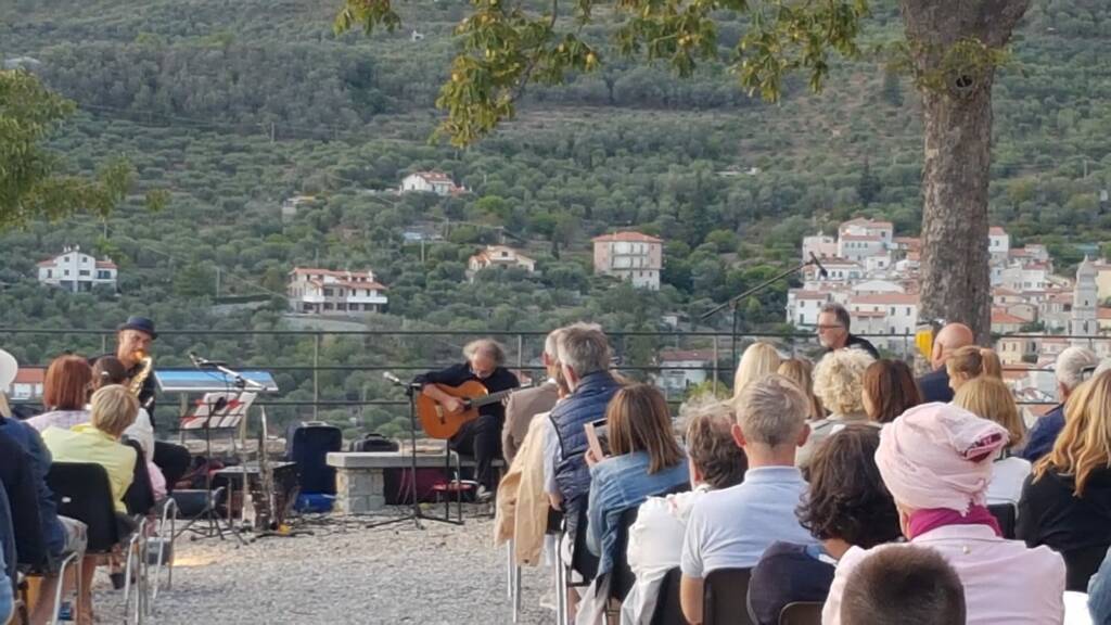 Concerto al tramonto sulla piazza del Santuario di Montegrazie