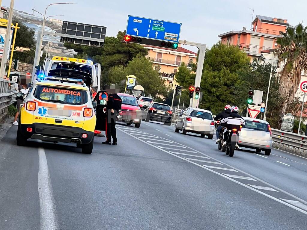 Riva Ligure, uomo investito mentre attraversa la strada: soccorso