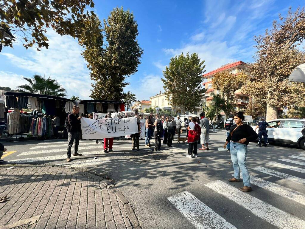 protesta moussa ventimiglia migranti border