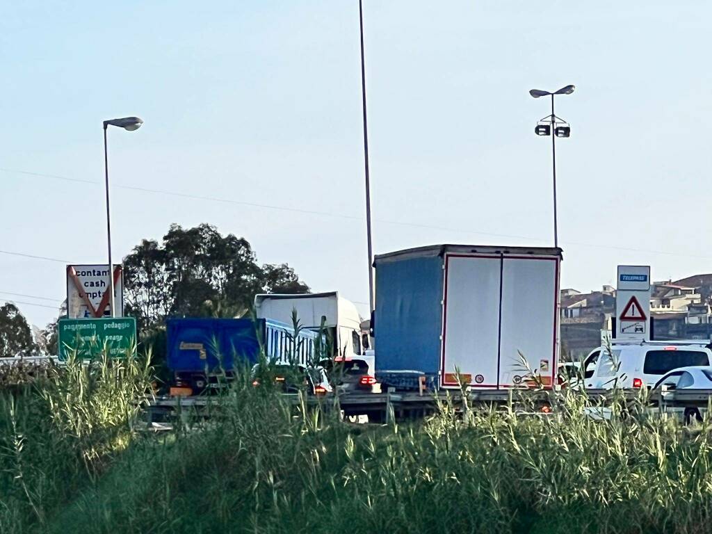 Pedoni in carreggiata, autostrada tra Ventimiglia e il confine di Stato chiusa per un’ora