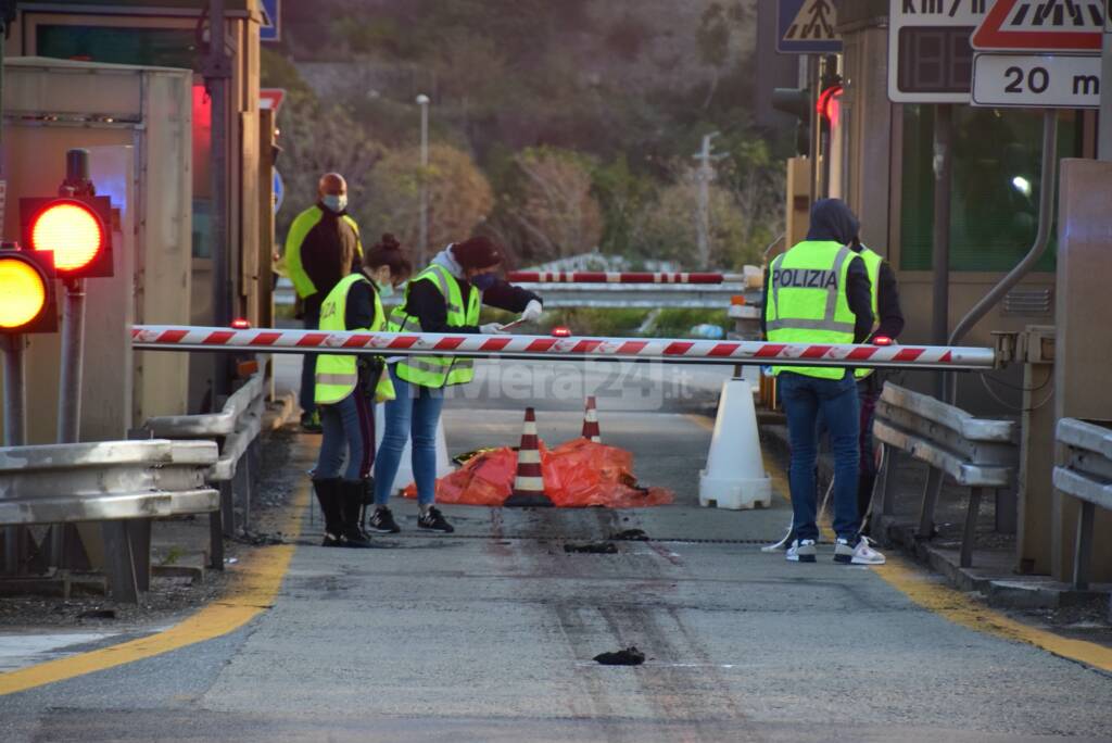 Ennesimo migrante morto in A10, sindacati Autofiori «Un campo di accoglienza per le persone in transito il prima possibile»