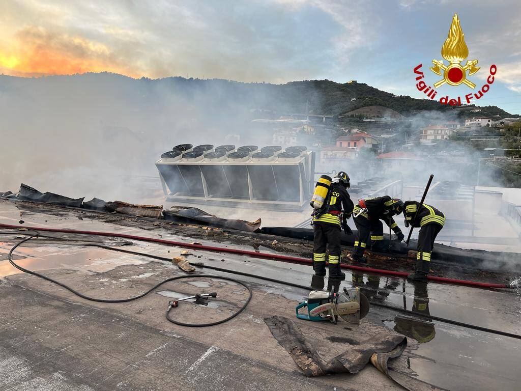 Incendio alla Marr di Taggia, continua la bonifica