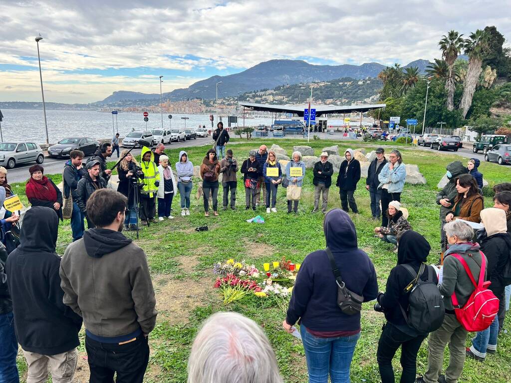 Ventimiglia, a Ponte San Ludovico il saluto ad Ahmed Safi: il 19enne morto nel tentativo di attraversare la frontiera