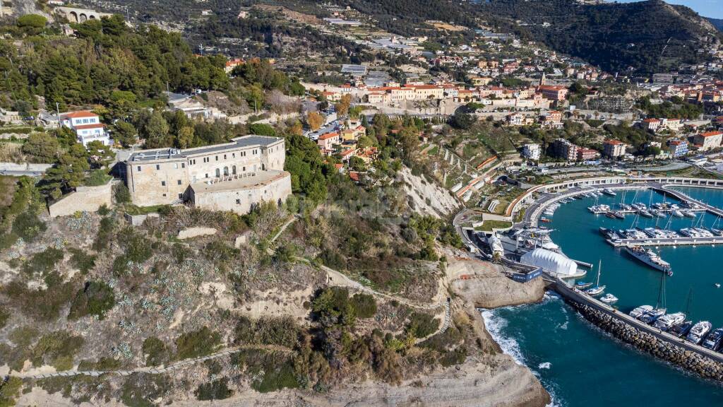 ventimiglia drone forte porto ciclabile nervi anfiteatro spiagge