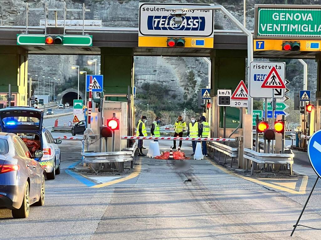 Investito da un’auto e poi trascinato da un tir sull’A10, ecco come è morto un profugo afgano in fuga verso la Francia