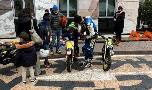 Giornata sulle due ruote per i piccoli pazienti del Gaslini di Genova con la Scuola Federale Velocità